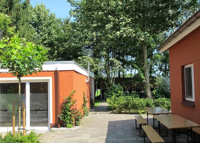 度假居 Tolles Fuer 18 Personen In Ostfriesland Mit Kino, Bar, Sauna Und Whirlpool